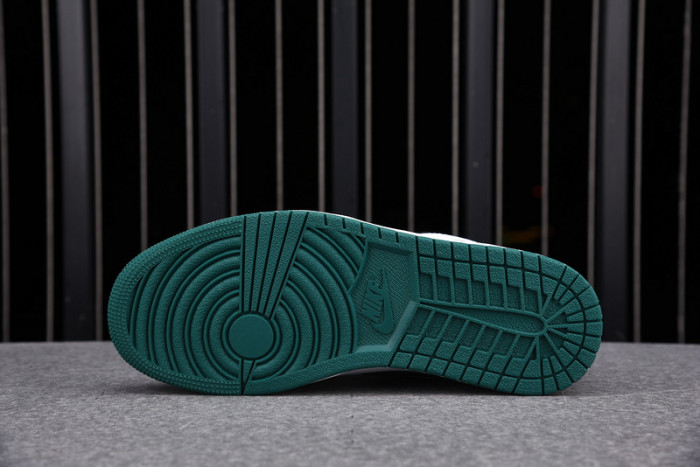 Jordan 1 Low Mystic Green 553558-113