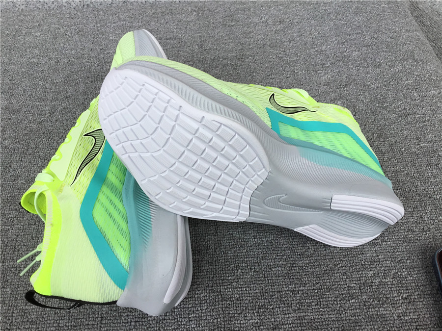Nike Zoom Fly 4 Carbon Plate Running Shoe CT2401-700