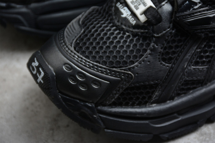Kith x Balenciaga Runner Black 677402-W3RA9-1000