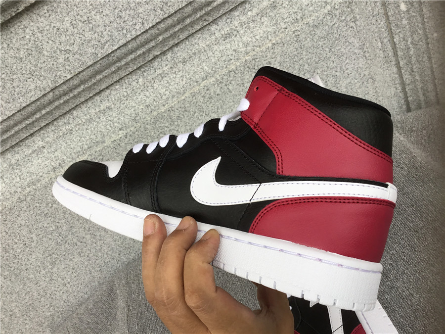 Air Jordan 1 Mid WMNS