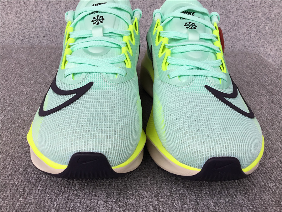 Nike Zoom Fly 5 Carbon Plate Running Shoe DM8968-300