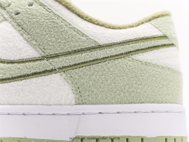 Nike SB Zoom Dunk Low Fleece DQ7579-300