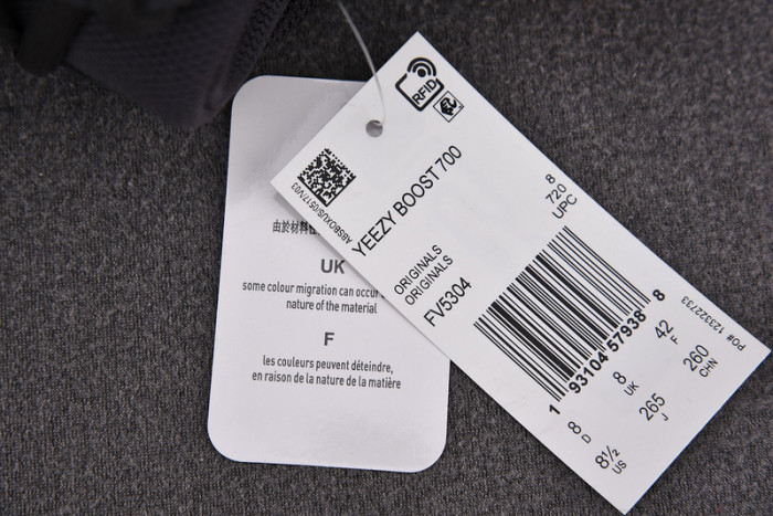 ADIDAS Yeezy Boost 700 Utility Black FV5304