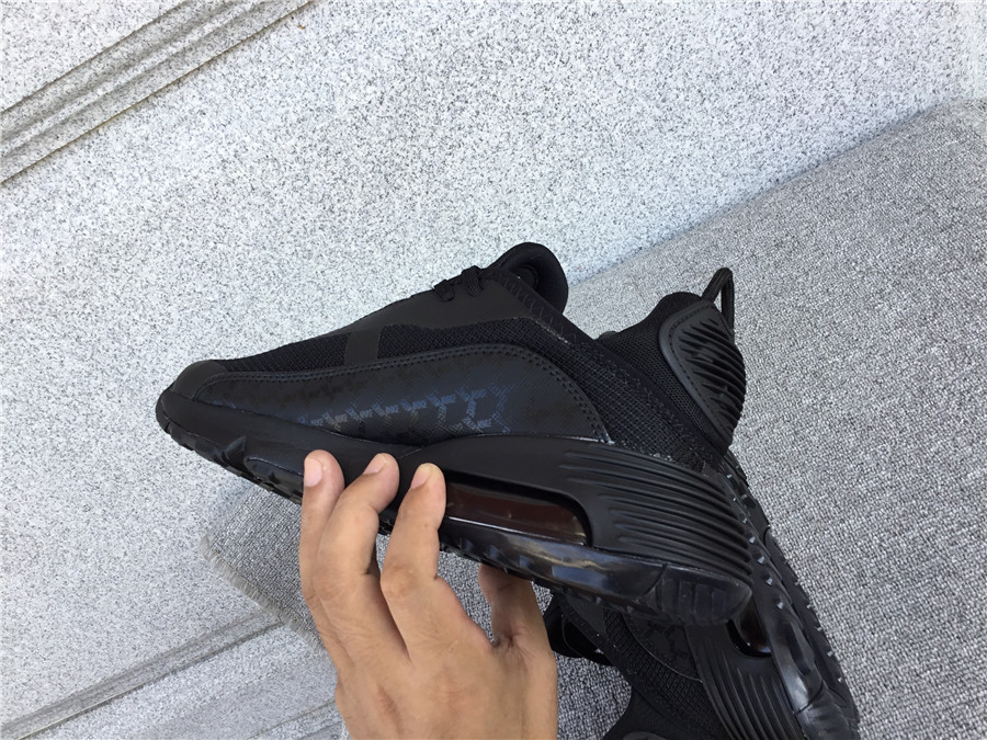 Nike Air Max 2090 Cushioned Running Shoes DC4120-001