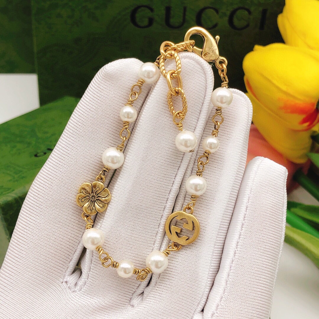 Dior bracelet gold pearls