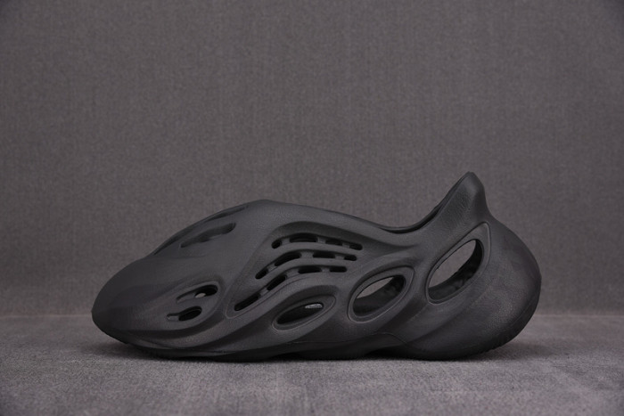 adidas Yeezy Foam Runner Onyx HP8739