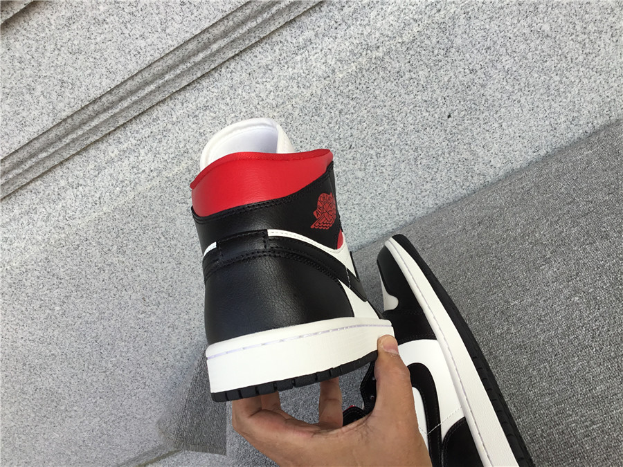 Air Jordan AJ1 Mid black White Red