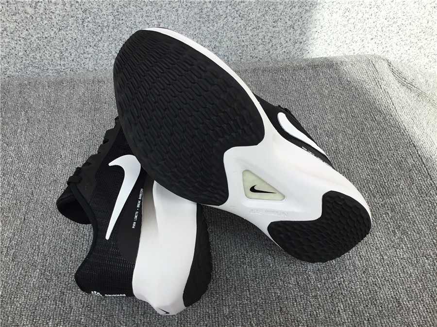 Nike Zoom Fly 5 Carbon Plate Running Shoe DM8974-001