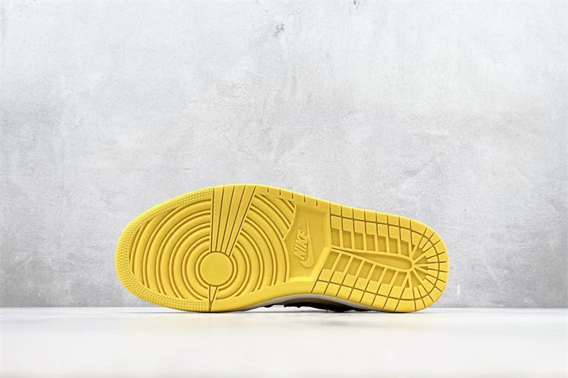 Air Jordan 1 Mid SE Fearless Maison Chateau CU2803-200