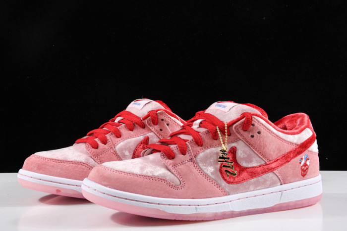 Nike SB Dunk Low StrangeLove Skateboards (Regular Box)