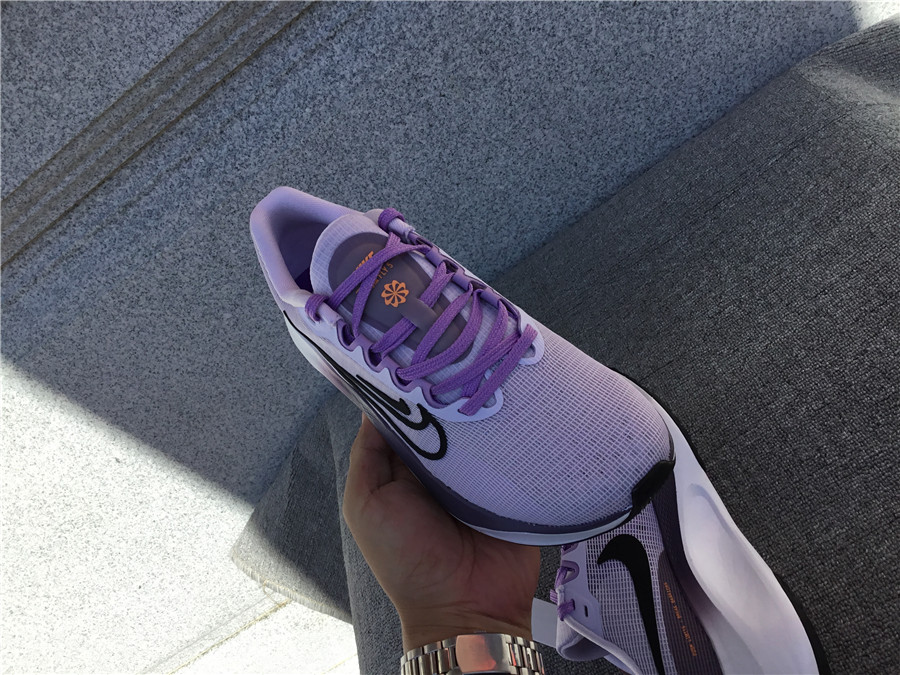 Nike Zoom Fly 5 Carbon Plate Running Shoe DM8974-500