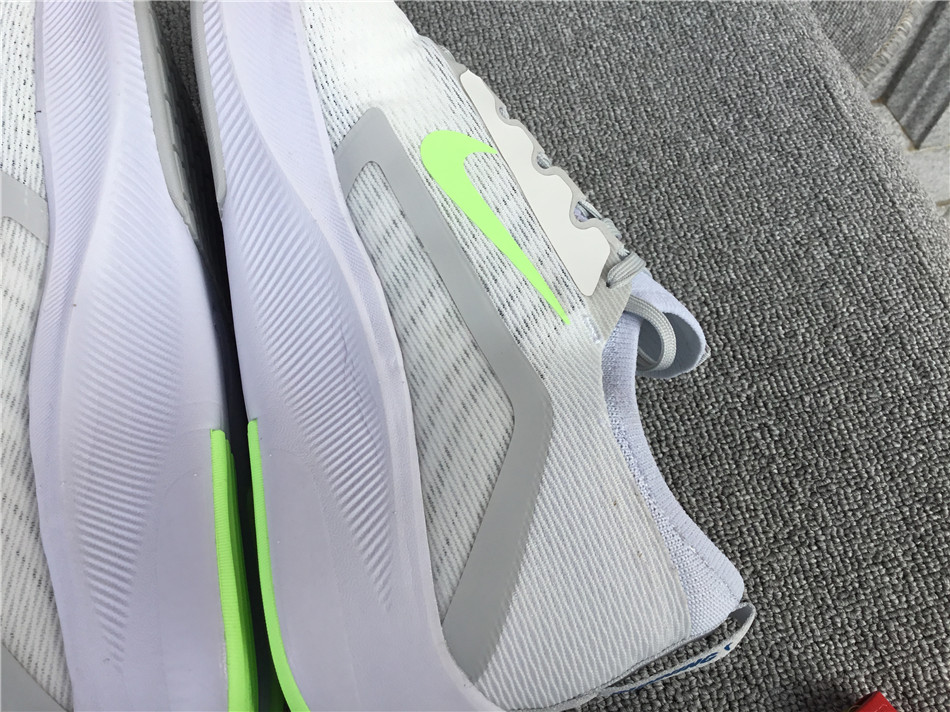 Nike Zoom Fly 4 Carbon Plate Running Shoe CT2392-100