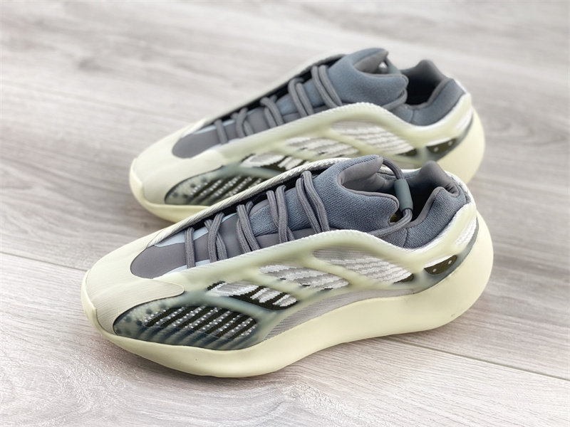 Yeezy 700 V3 Fade Salt ID1674