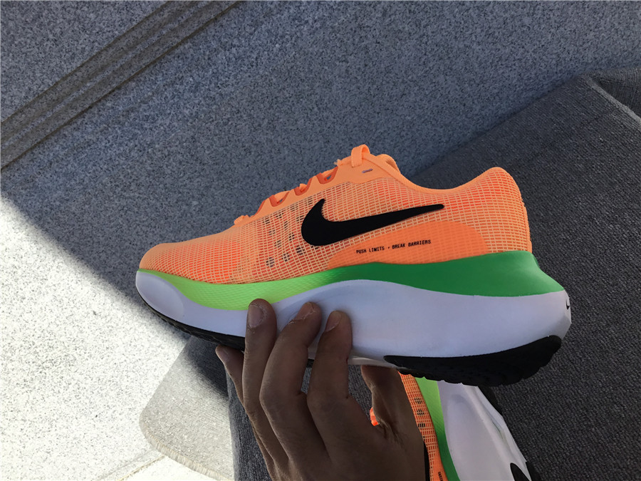 Nike Zoom Fly 5 Carbon Plate Running Shoe DM8974-800