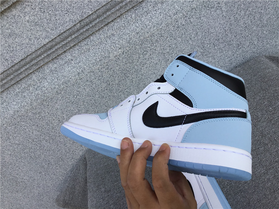 Air Jordan 1 Mid BULE