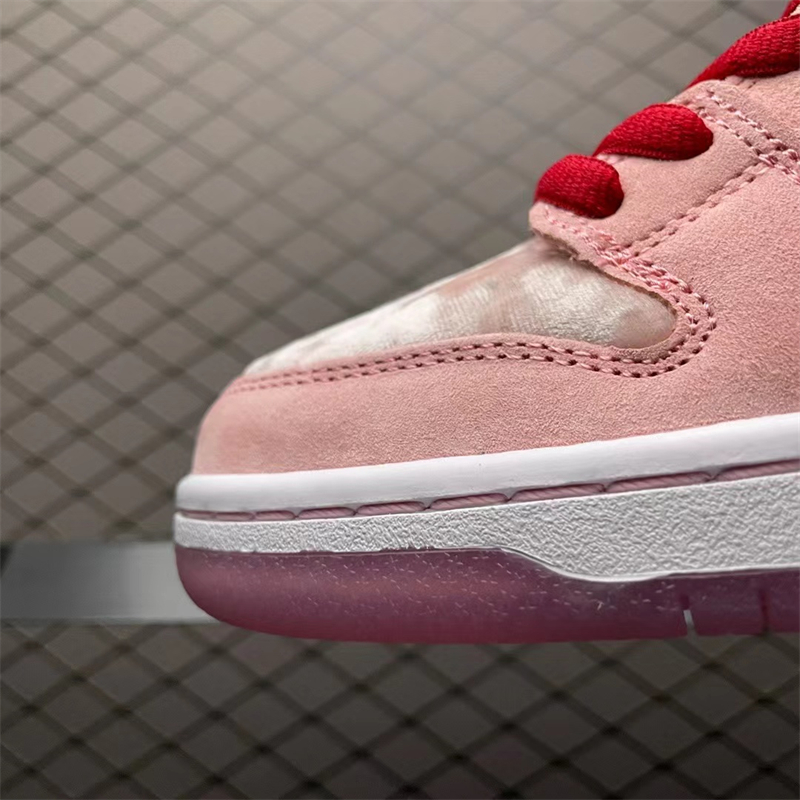 Nike SB Dunk Low StrangeLove Skateboards (Regular Box)