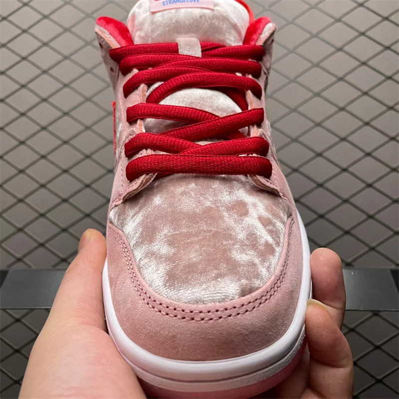 Nike SB Dunk Low StrangeLove Skateboards (Regular Box)