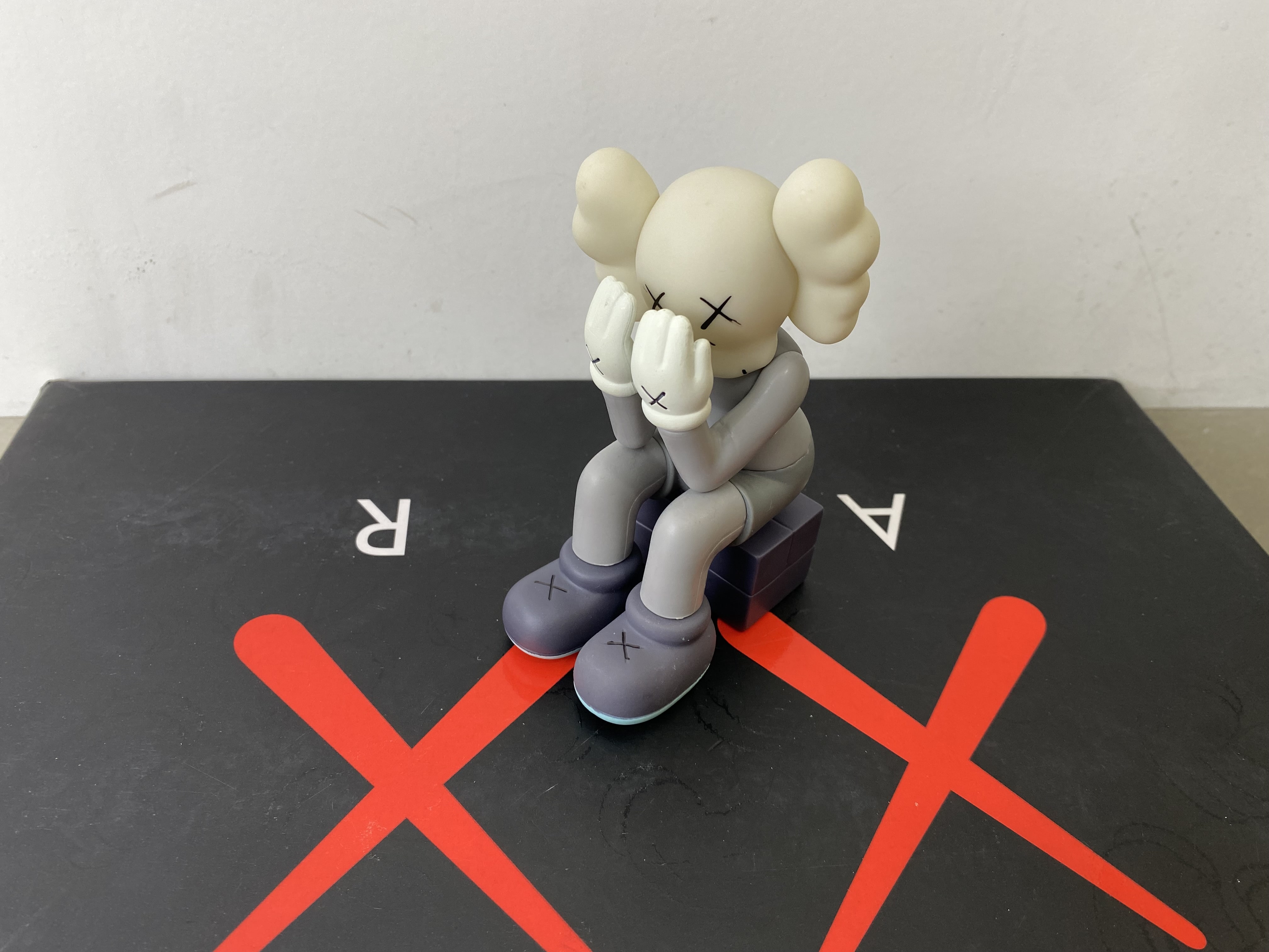 KAWS Companion Action Figures Toys Pen Holder Decoration Display Gifts Kids Boys PJ00038