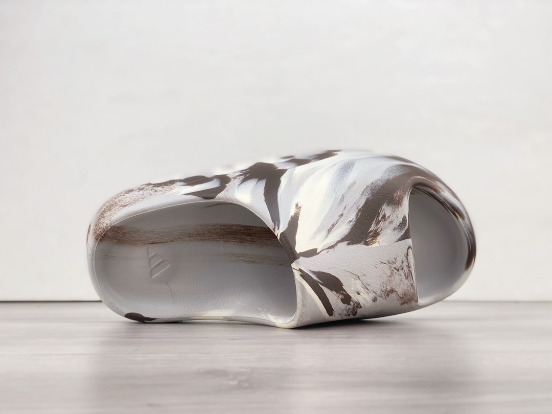 Kanye West x Adidas Yeezy Slide