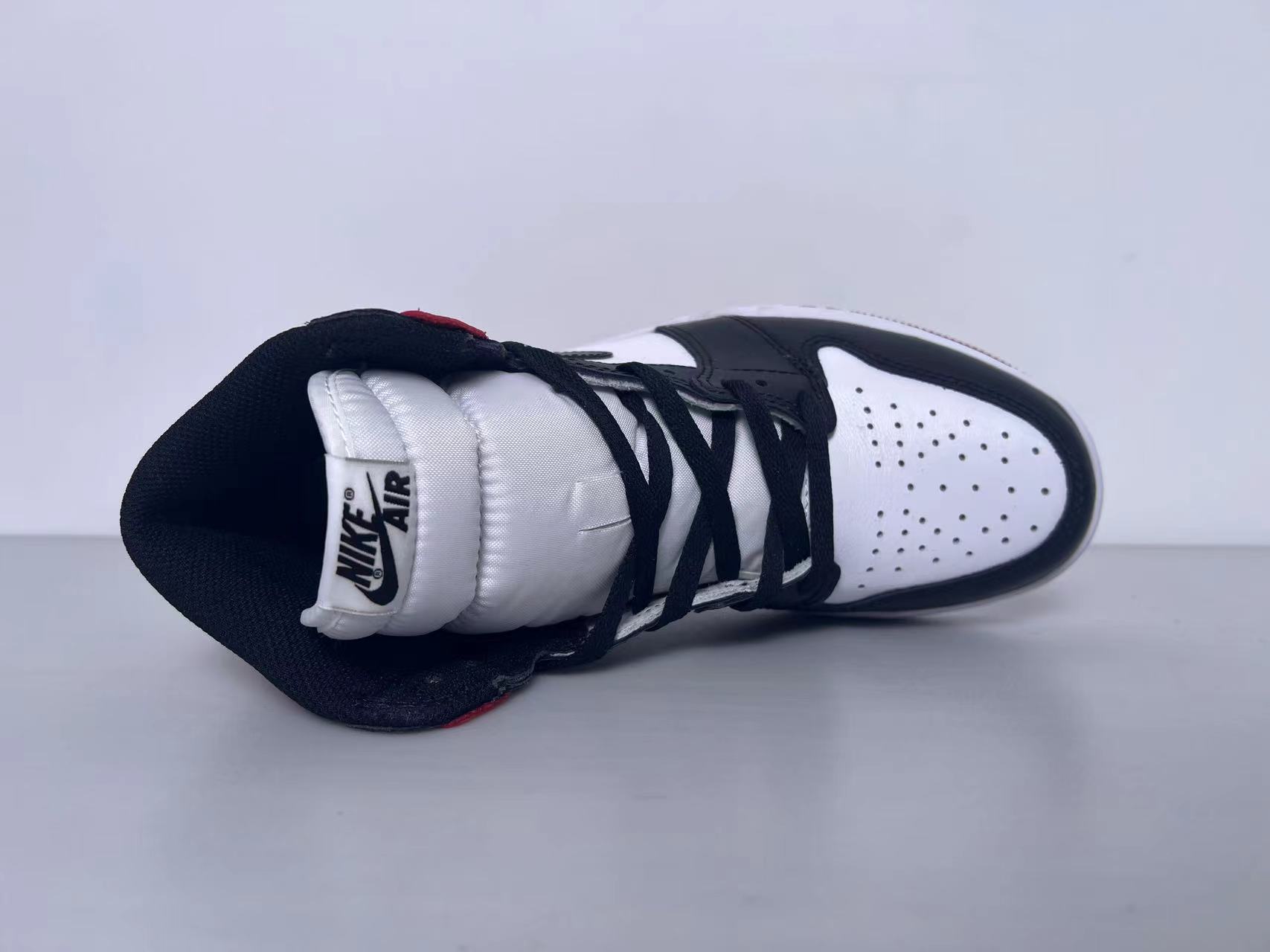 AIR JORDAN 1 High OG Black Toe white/ black-varsity red 555088-125