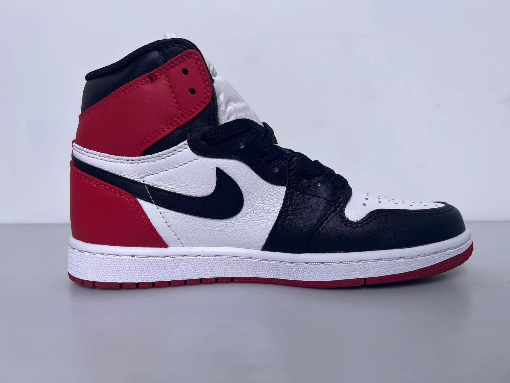 AIR JORDAN 1 High OG Black Toe white/ black-varsity red 555088-125