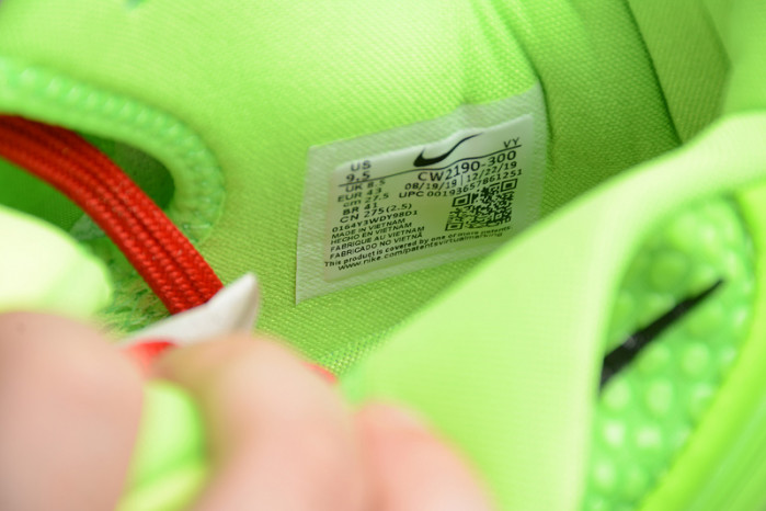 ZOOM KOBE 6 PROTRO GRINCH CW2190-300