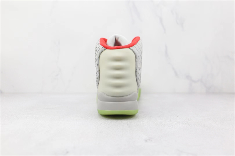 NIKE AIR YEEZY 2 PURE PLATINUM Wolf Grey mens 508214-010