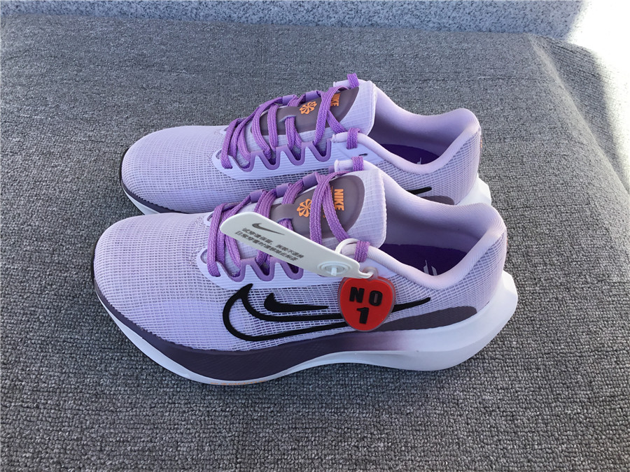 Nike Zoom Fly 5 Carbon Plate Running Shoe DM8974-500