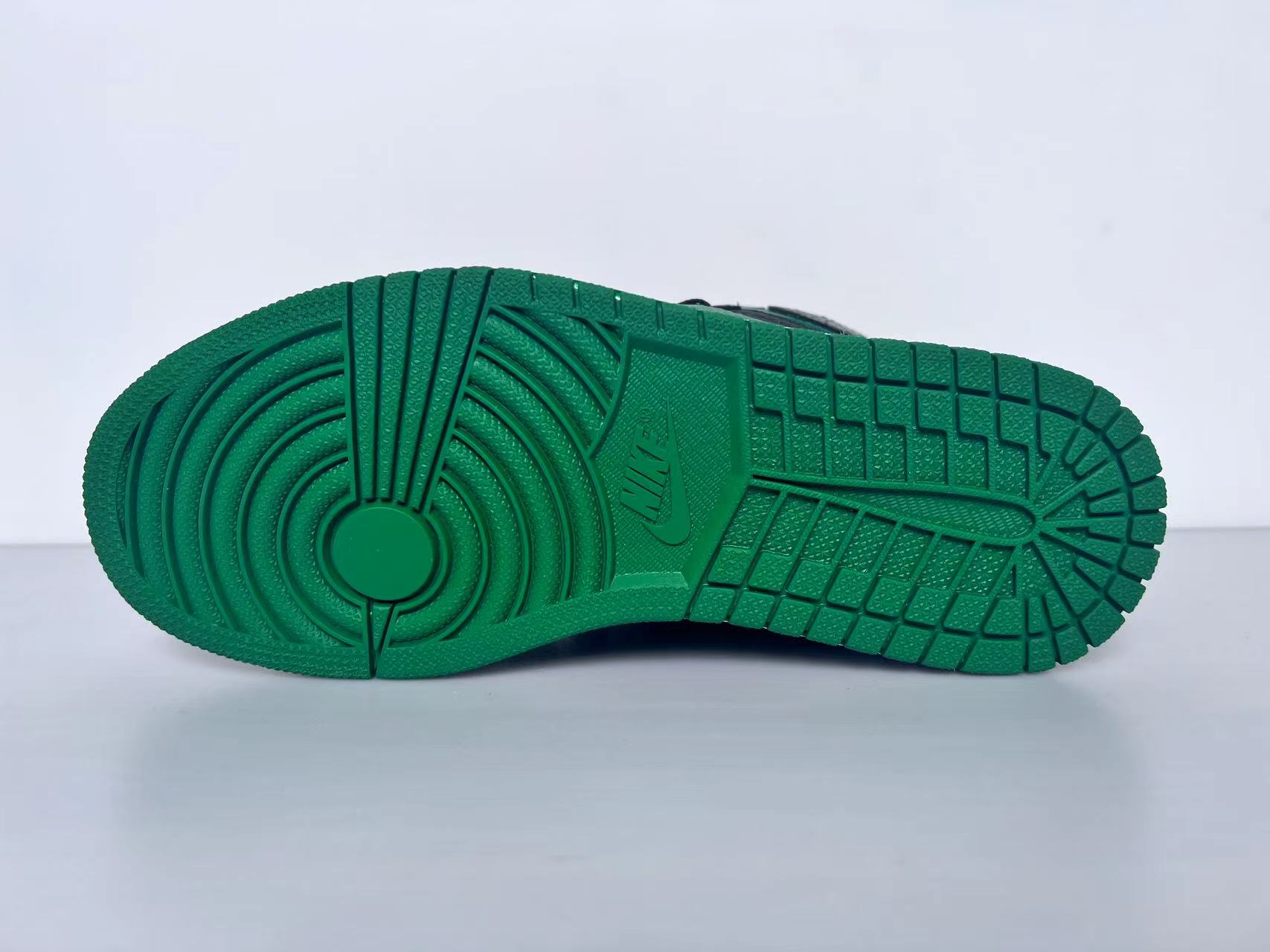 Air Jordan 1 High Pine Green 555088-030