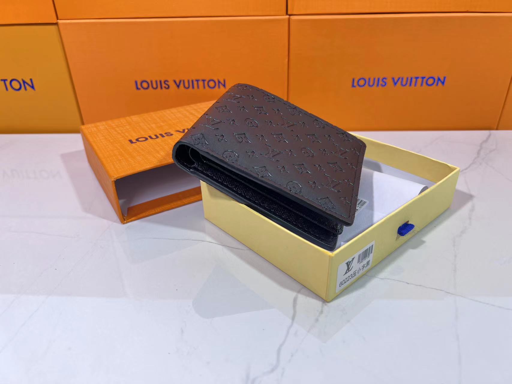 Printed wallet with all-over printing of small flowers