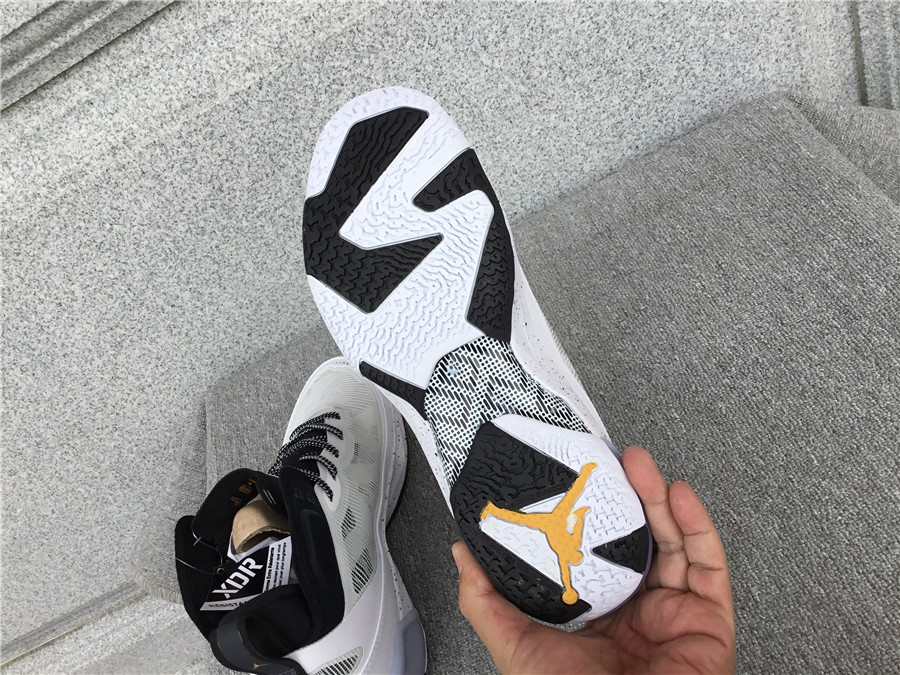 Nike Air Jordan 37 DV0747-108