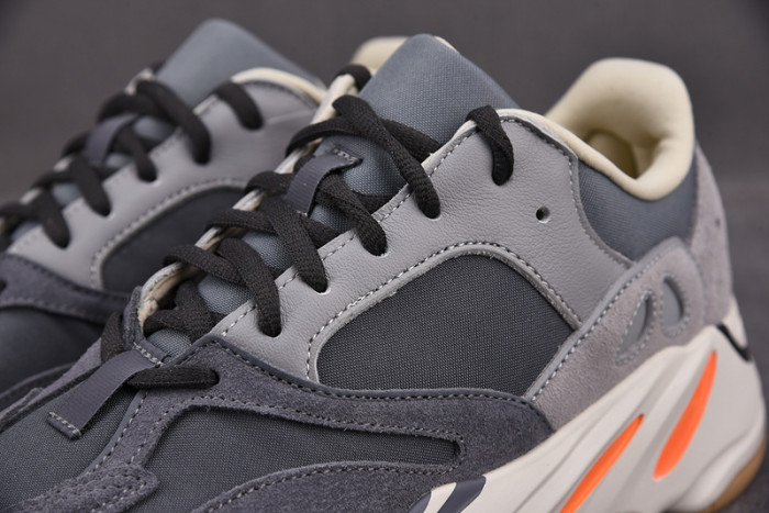 adidas Yeezy Boost 700 Magnet Fv9922