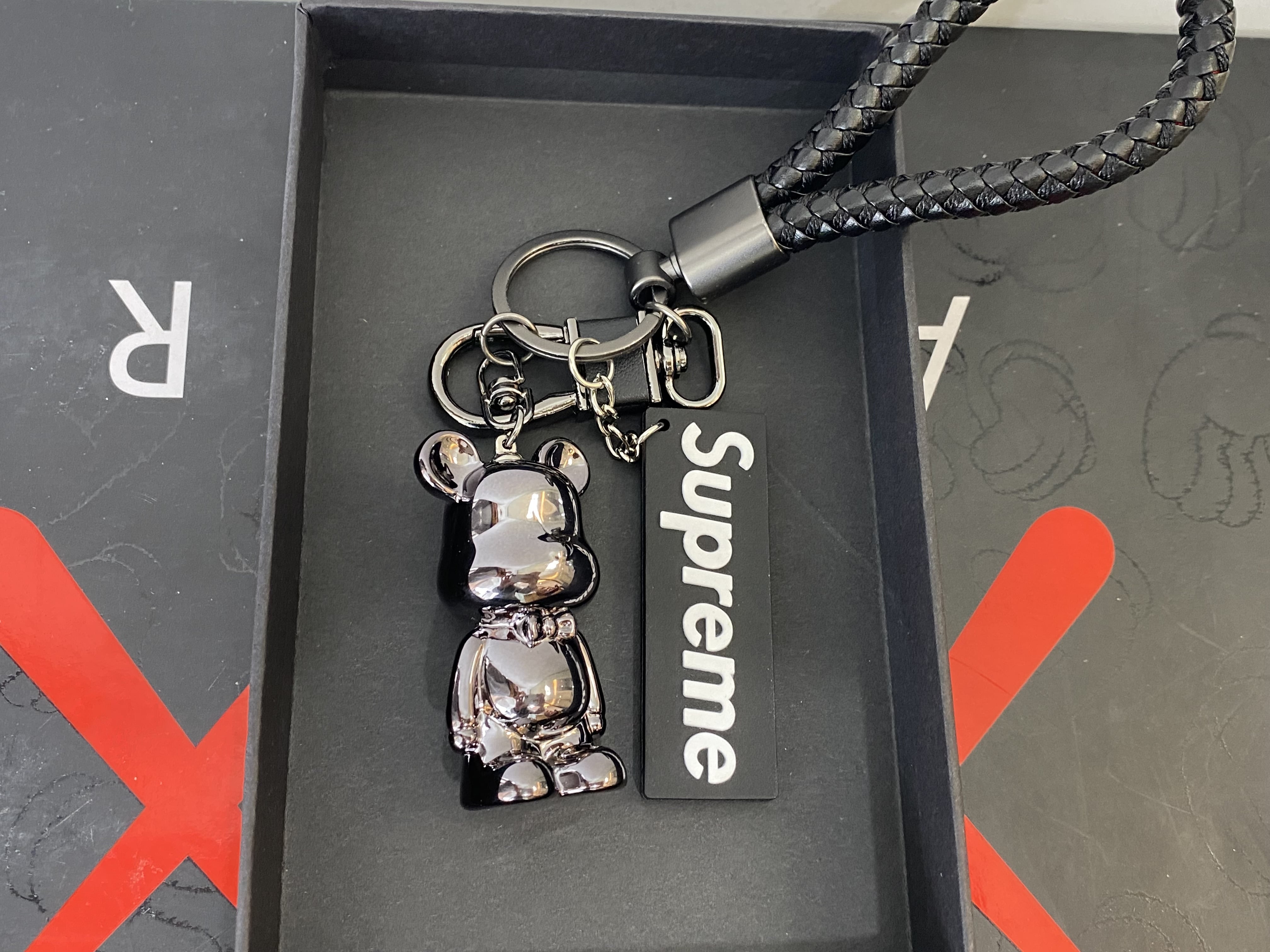 Kaws keychain gun gray（Gift Box）PJ00050