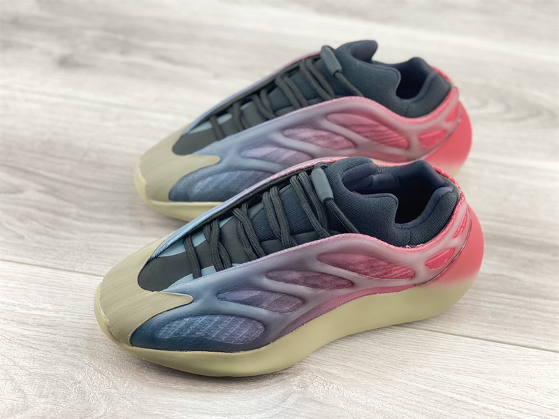 Yeezy 700 V3 Fade Carbon GW1814