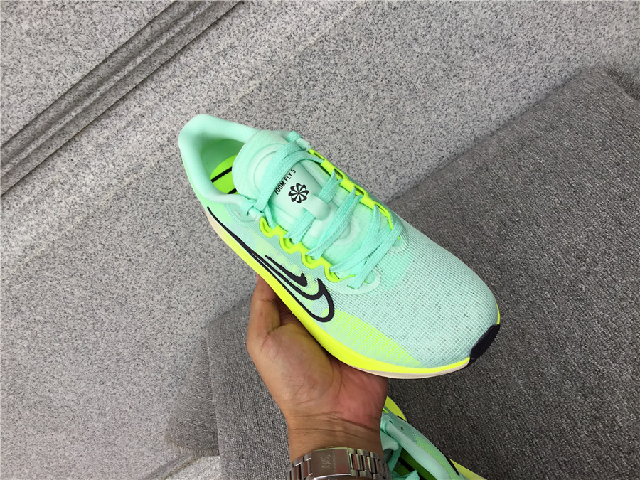 Nike Zoom Fly 5 Carbon Plate Running Shoe DM8974-300