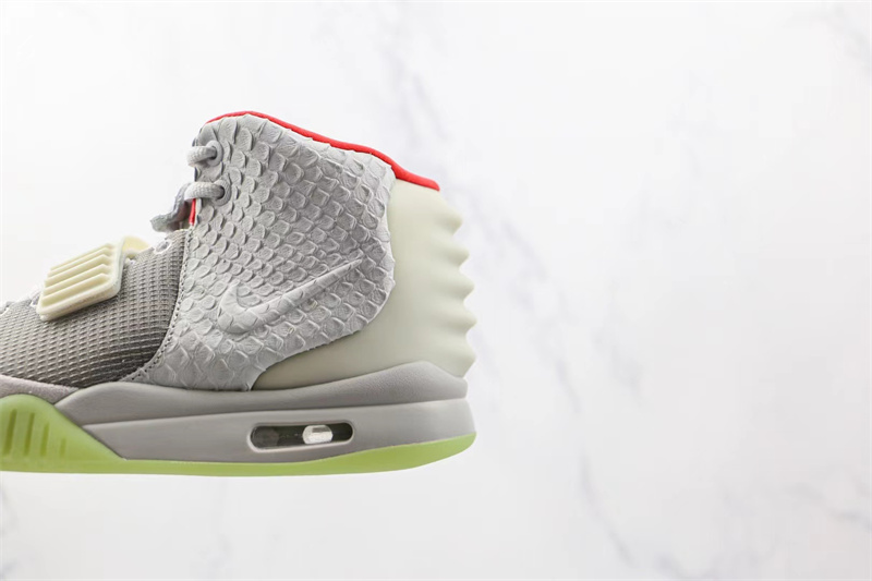 NIKE AIR YEEZY 2 PURE PLATINUM Wolf Grey mens 508214-010