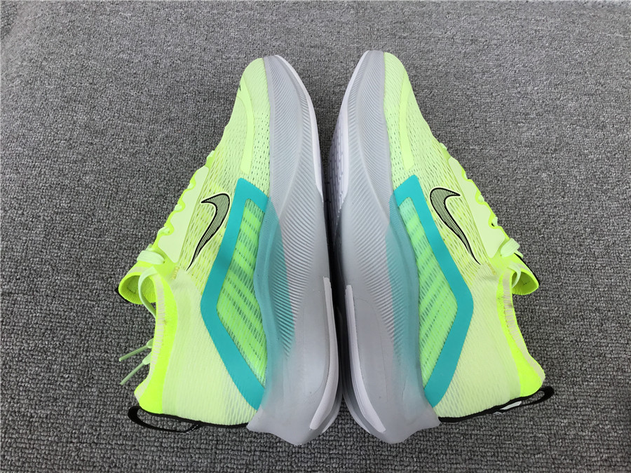 Nike Zoom Fly 4 Carbon Plate Running Shoe CT2401-700