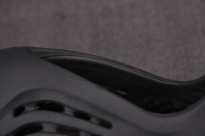 adidas Yeezy Foam Runner Onyx HP8739