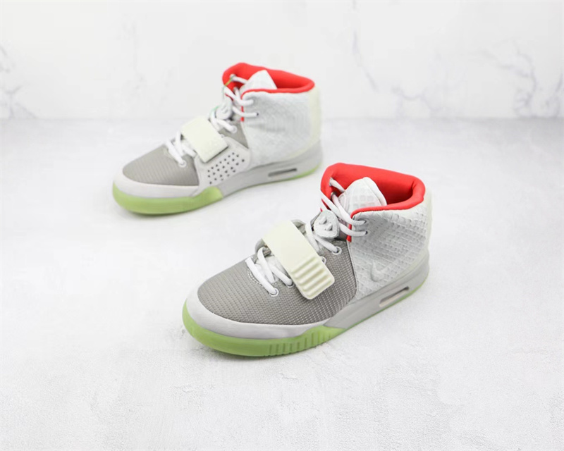 NIKE AIR YEEZY 2 PURE PLATINUM Wolf Grey mens 508214-010