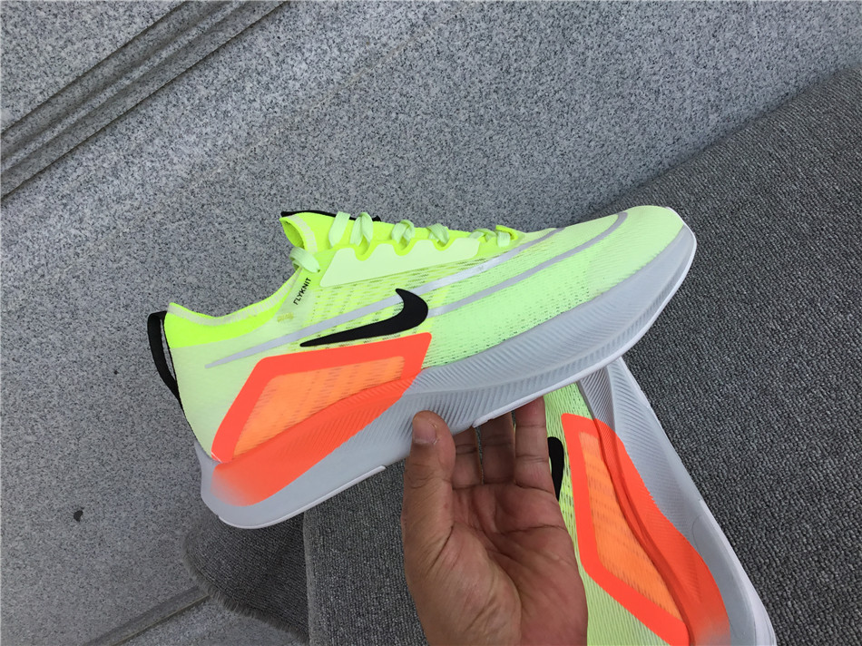 Nike Zoom Fly 4 Carbon Plate Running Shoe CT2392-700