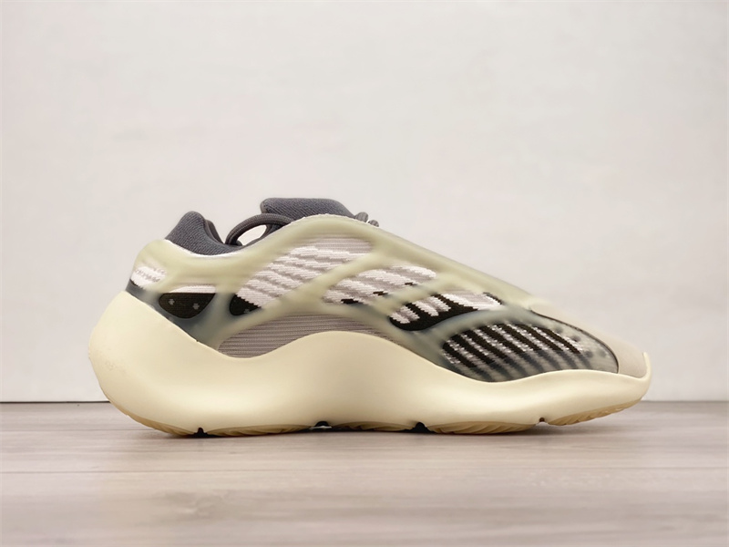 Yeezy 700 V3 Fade Salt ID1674