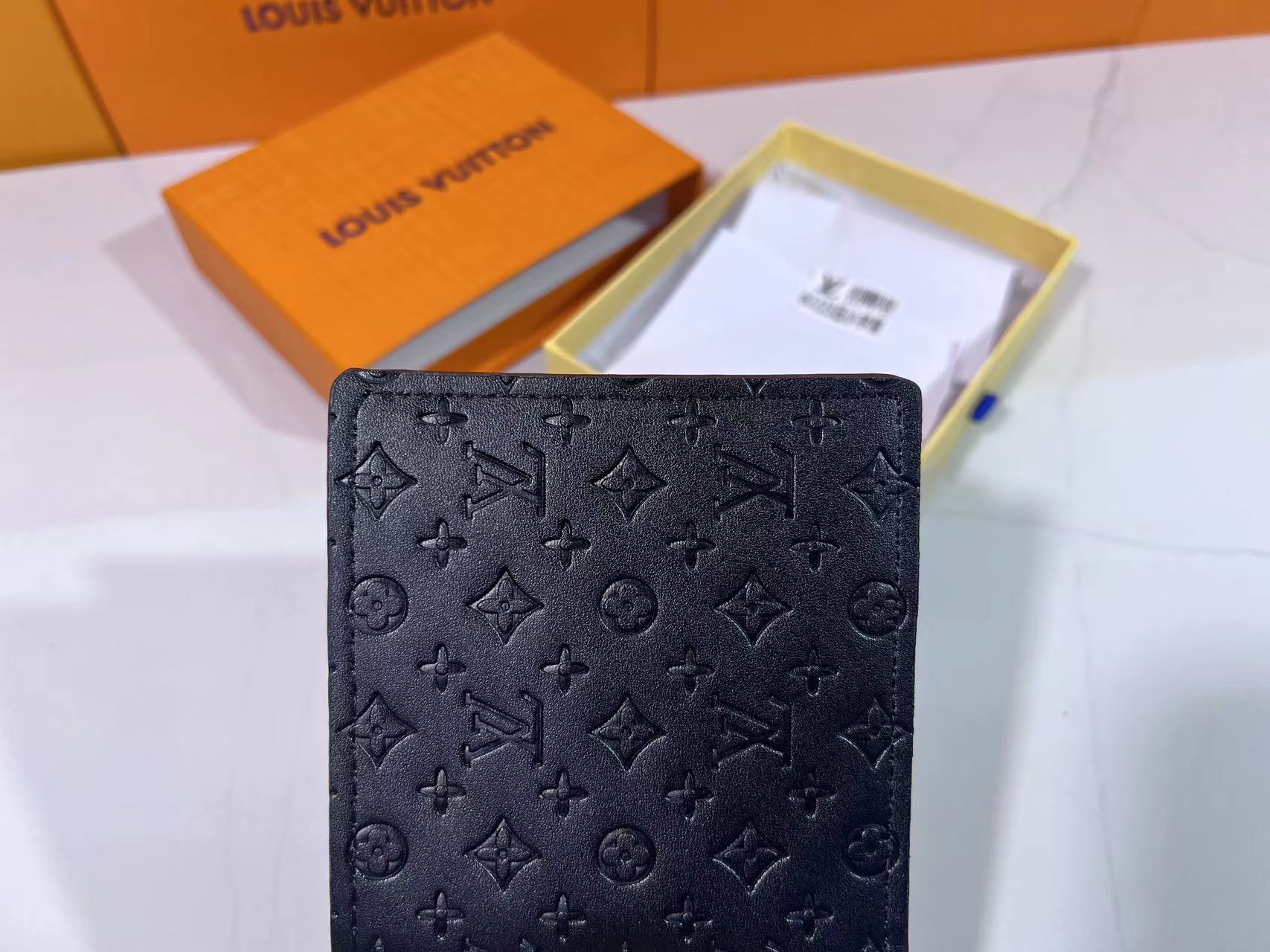 Printed wallet with all-over printing of small flowers