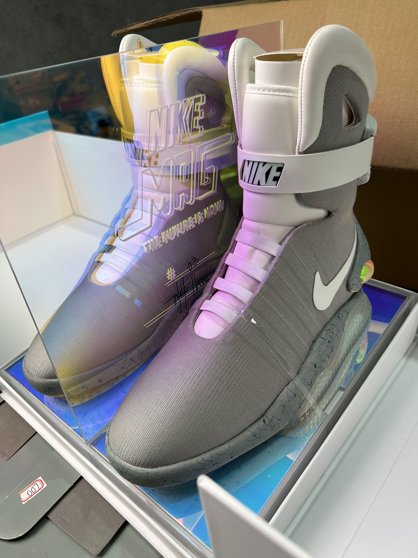 Nike MAG Back to the Future (2011)（Self-tying shoe laces） 417744-001