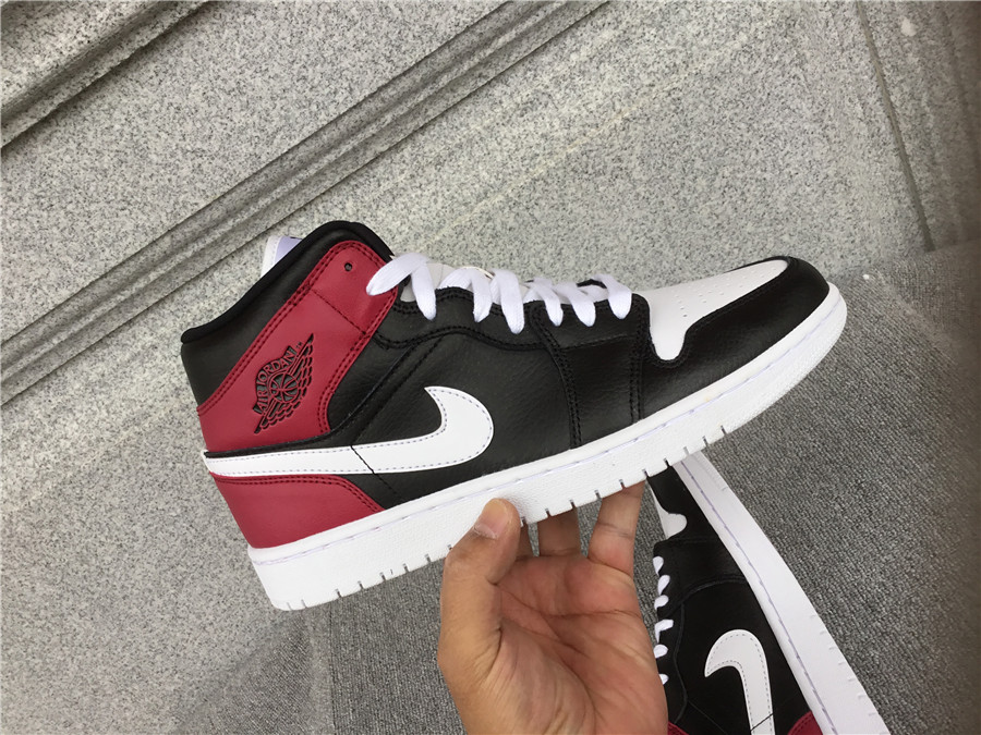 Air Jordan 1 Mid WMNS