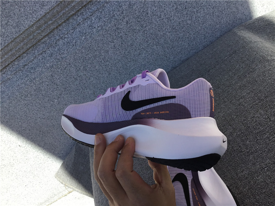 Nike Zoom Fly 5 Carbon Plate Running Shoe DM8974-500