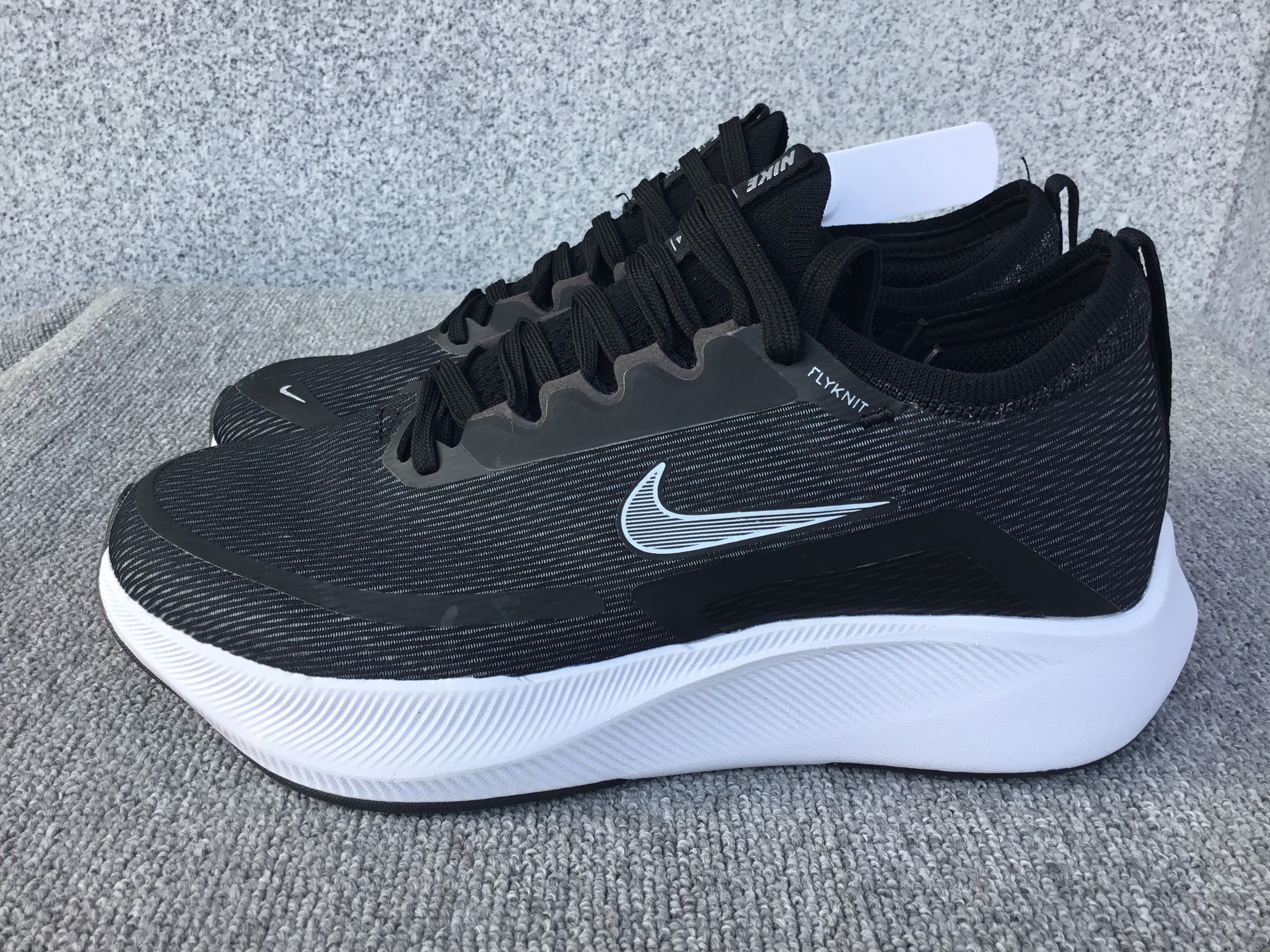 Nike Zoom Fly 4 Carbon Plate Running Shoe CT2401-001