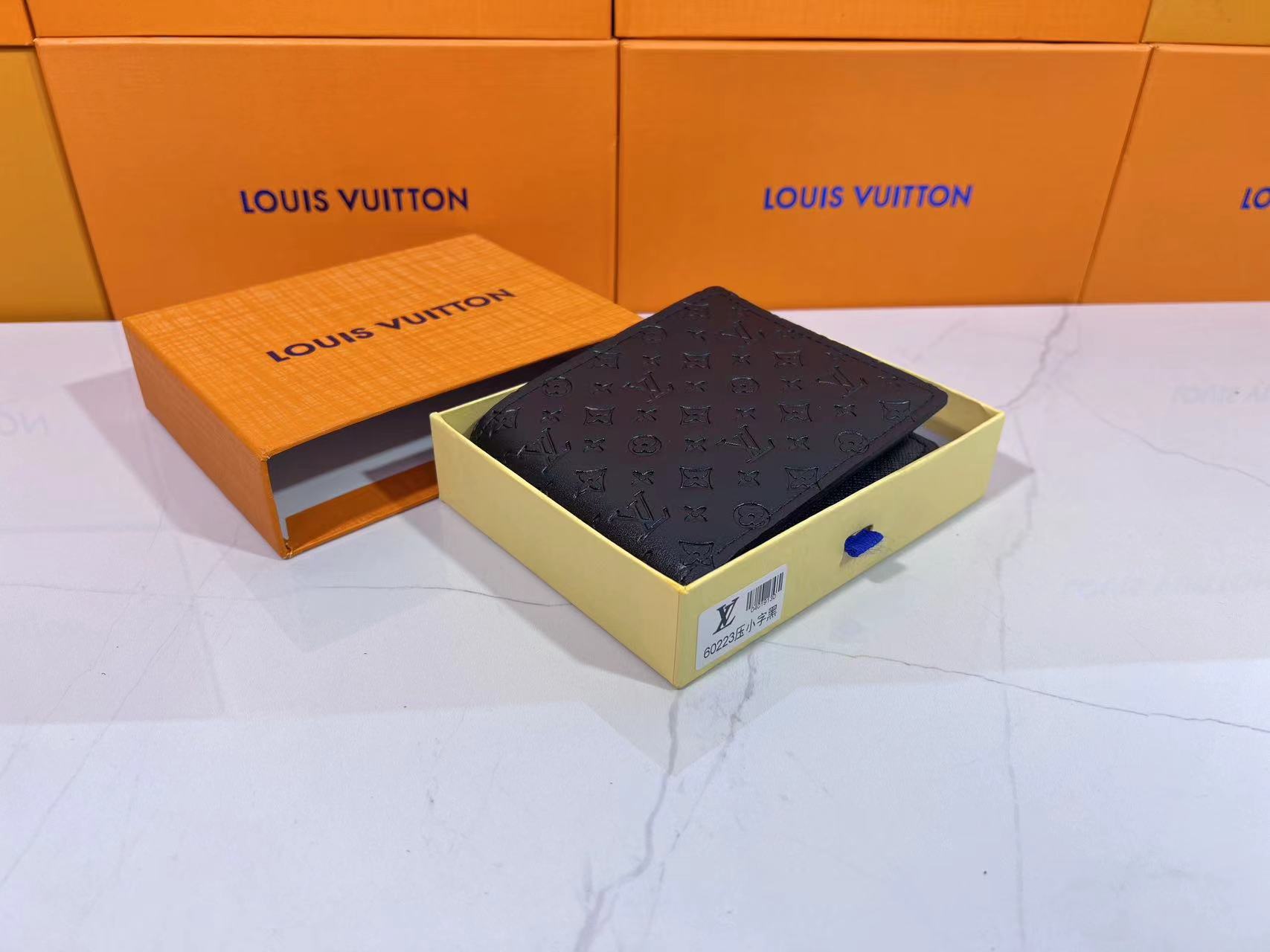 Printed wallet with all-over printing of small flowers