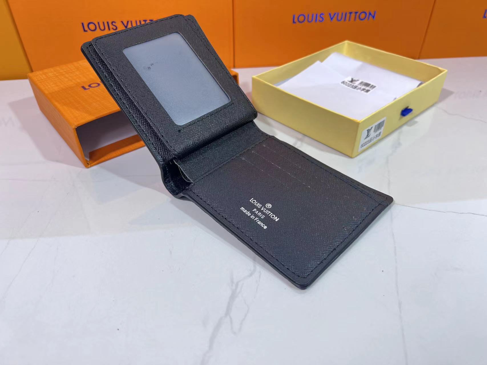 Printed wallet with all-over printing of small flowers