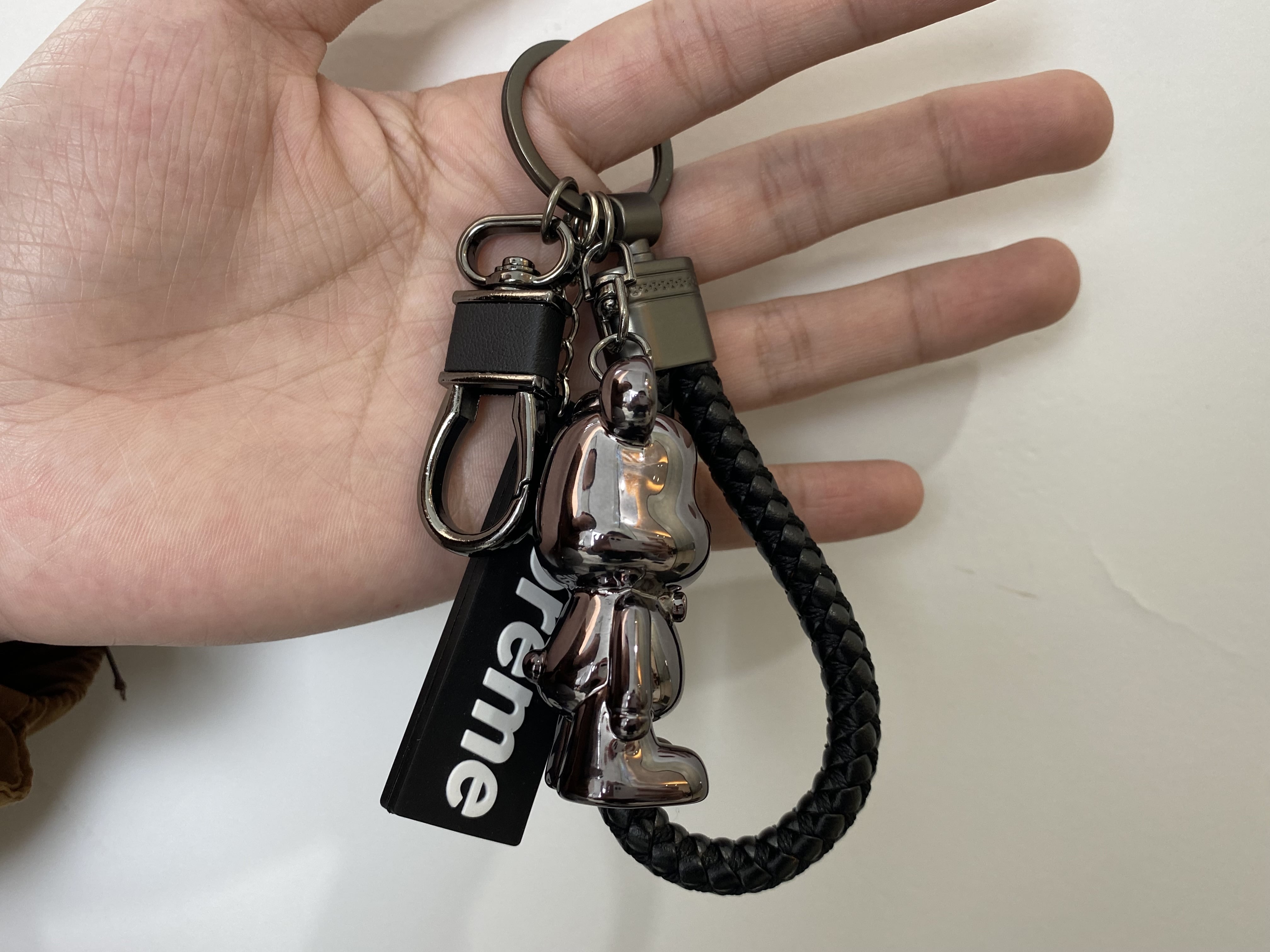 Kaws keychain gun gray（Gift Box）PJ00050