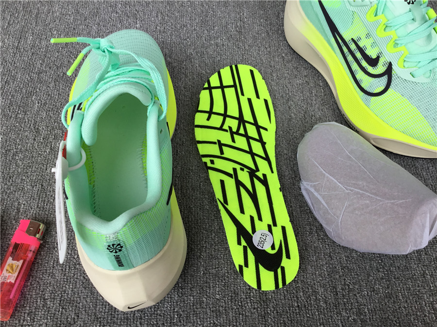 Nike Zoom Fly 5 Carbon Plate Running Shoe DM8974-300